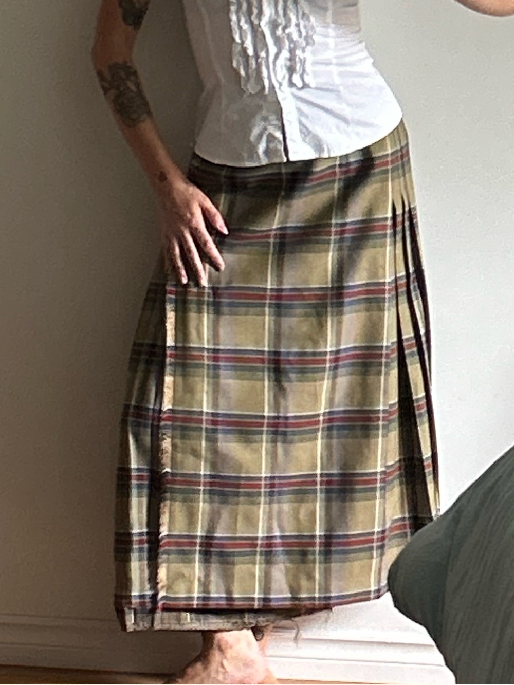 VINTAGE plaid wool skirt - Picture 3 of 6